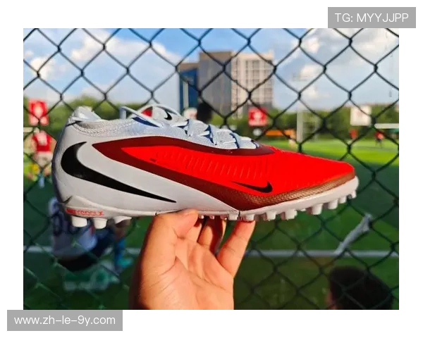 不同鞋底材质对足球鞋性能的影响与选择指南 不同鞋底材质对足球鞋性能的影响与选择指南